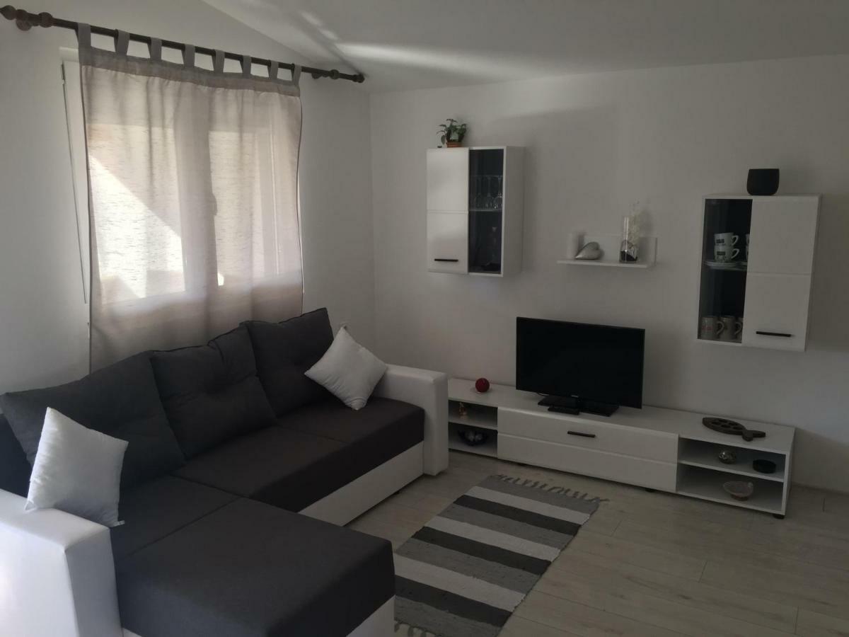 Apartment Roko Vir Εξωτερικό φωτογραφία